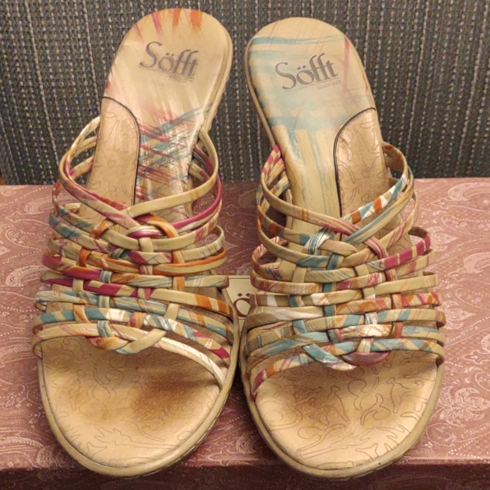 Sofft brand wedge sandals. Leather upper sock. Balance man made material.